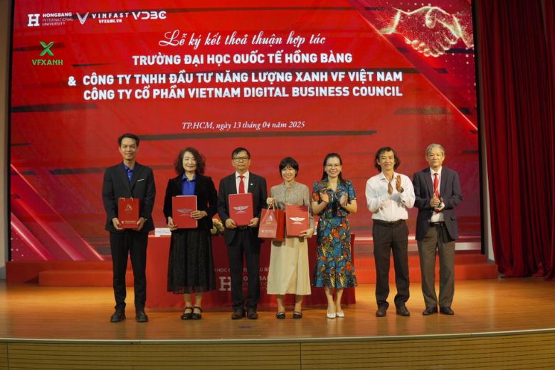 VFXanh và Đại học Hồng Bàng (HIU) hợp tác vì tương lai xanh 1 Loc Blog Xe 15