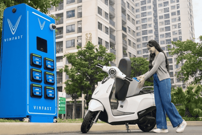 vinfast ra mat 4 xe may dien van hanh 4 500 tram doi pin 4