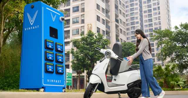 vinfast ra mat 4 xe may dien van hanh 4 500 tram doi pin