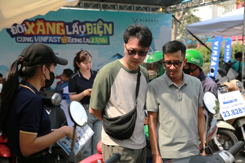 xăng tăng giá chọn xe điện