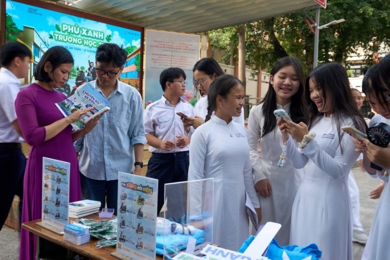 Cùng VFX phủ xanh trường học 2026 tại THPT Nguyễn Hữu Huân - Thủ Đức 12 phủ xanh trường học Nguyễn Hữu Huân