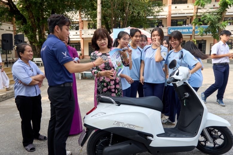 Cùng VFX phủ xanh trường học 2026 tại THPT Nguyễn Hữu Huân - Thủ Đức 11 phủ xanh trường học Nguyễn Hữu Huân