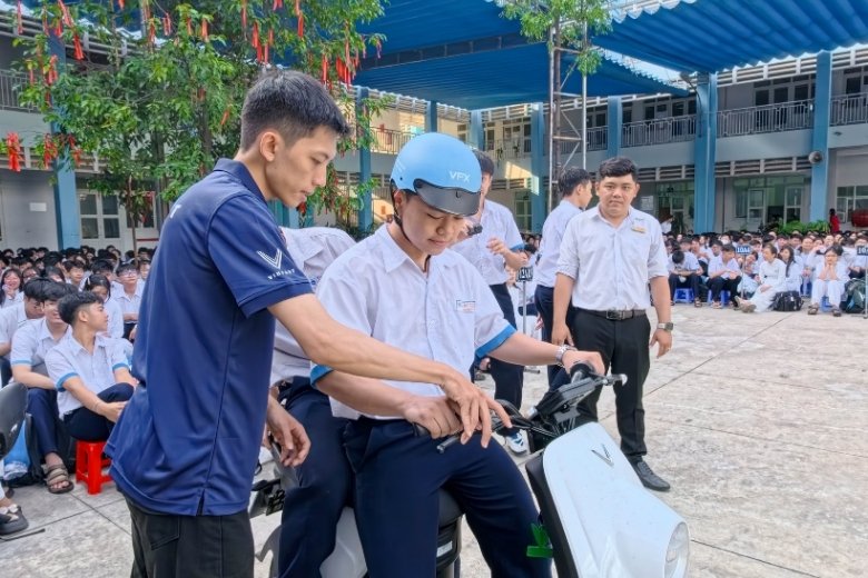 Hành trình "Phủ Xanh Trường Học 2026" tại Trường THPT Thủ Đức và THPT Linh Trung 17 phu xanh truong hoc 2026 tai truong thpt linh trung 2 1