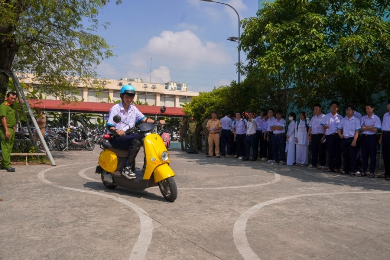 Hành trình "Phủ Xanh Trường Học 2026" tại Trường THPT Thủ Đức và THPT Linh Trung 19 phu xanh truong hoc 2026 tai truong thpt linh trung 4